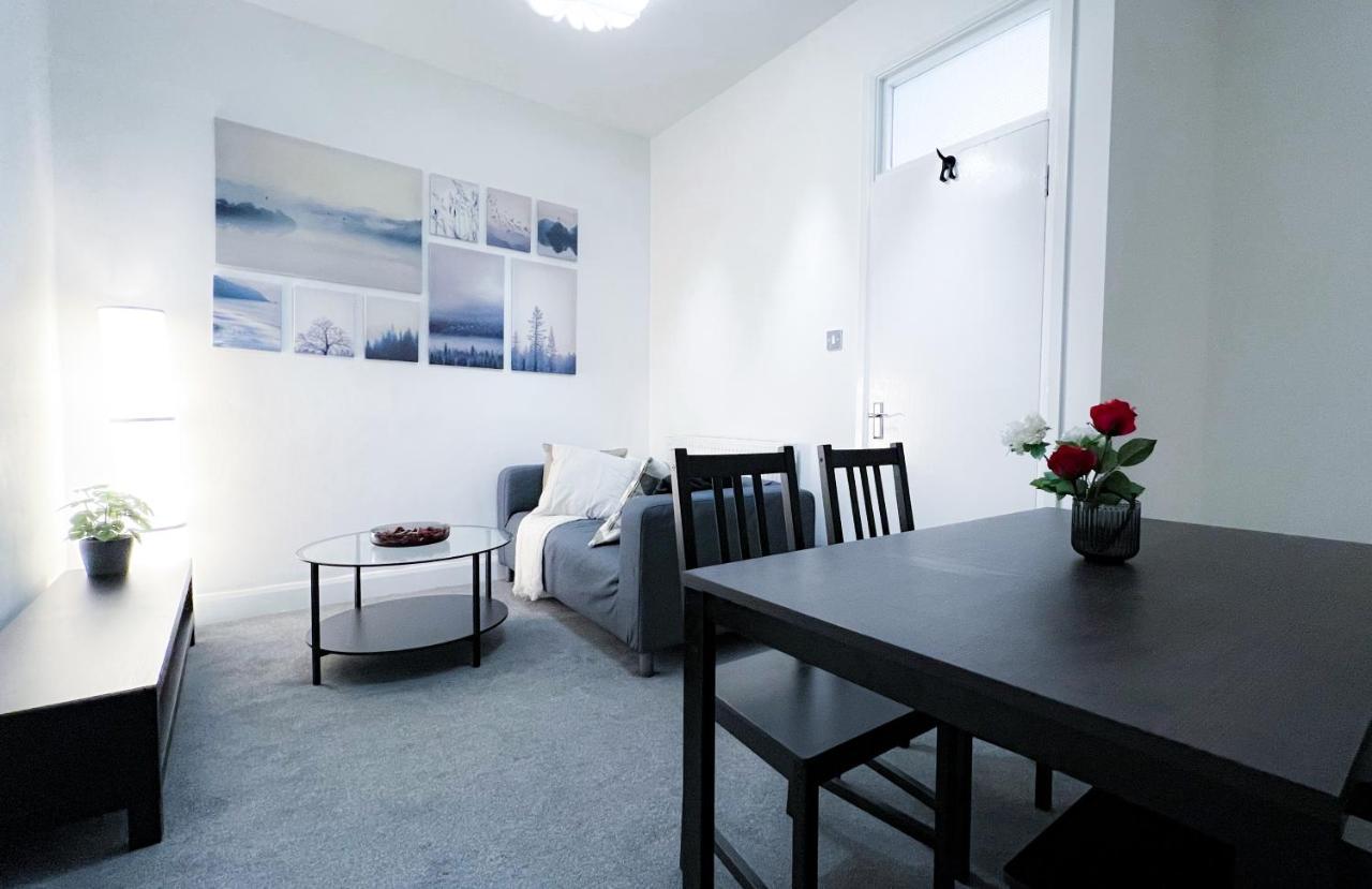 Апартаменты Stylish 3 Bed Flat With Garden Лондон Экстерьер фото